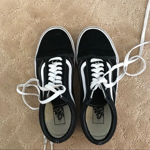 Black vans (old skool style)